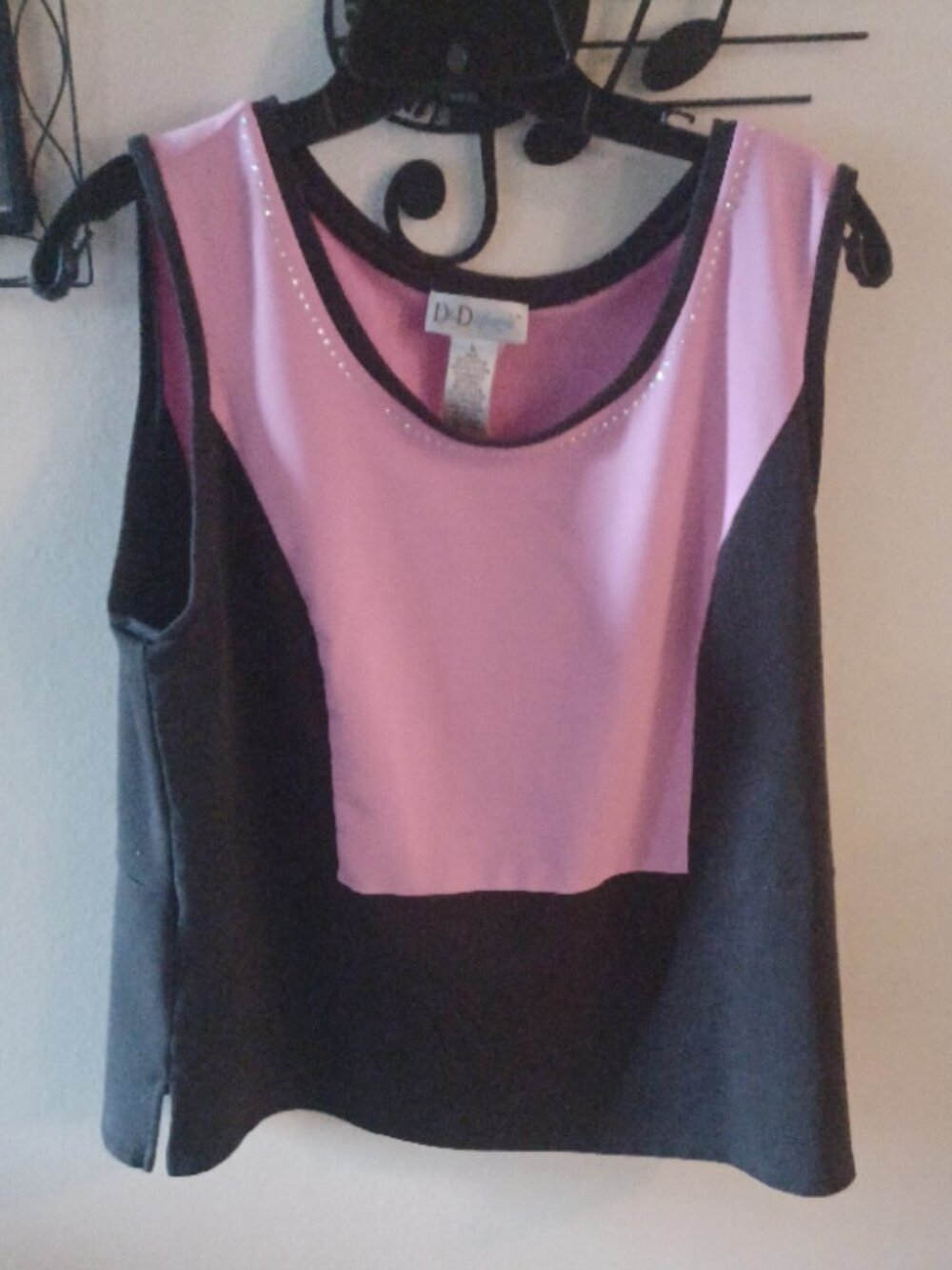 D&D Lifestyle Athletic Wide Strap Crew Neck Bling Collar Pink/Black Tank L